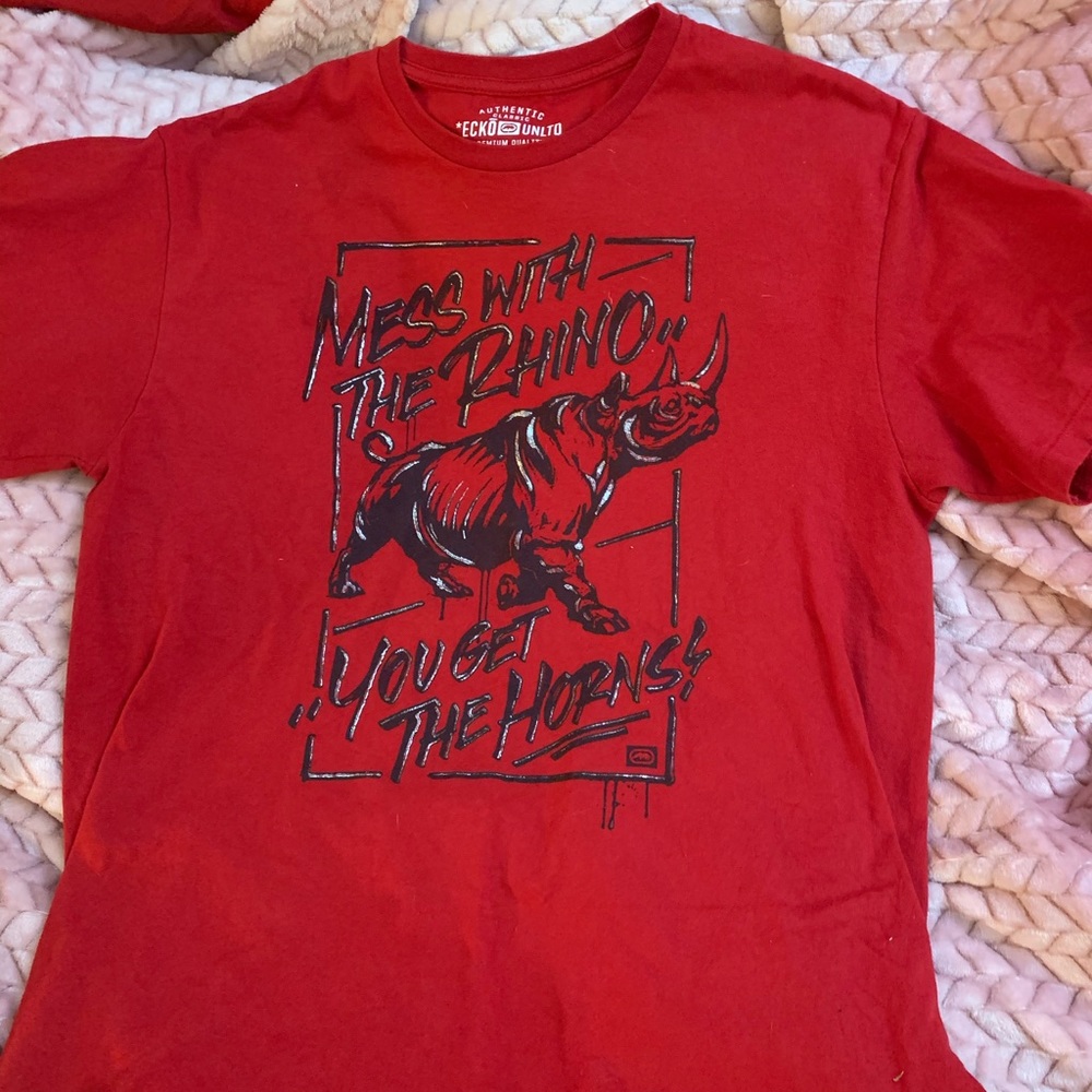 2 Ts - Picture 2 of 2